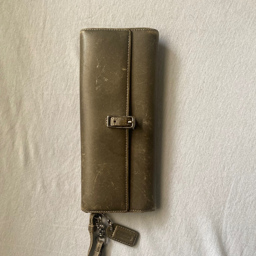 Distressed Y2K olive coach wallet